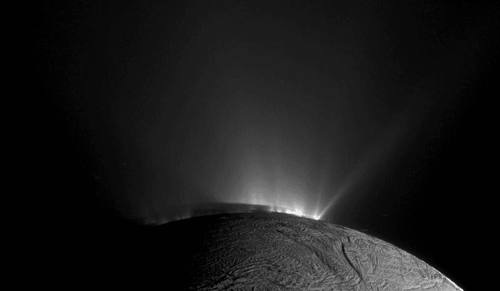 Geyser dieci o centinaia di volte più grandi di questo su Encelado potrebbero rivelare oceani interni su pianeti vicini, inclusa Proxima Centauri b