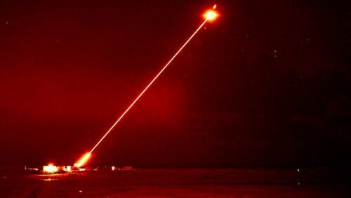 L’arma laser britannica DragonFire colpisce per la prima volta un bersaglio aereo