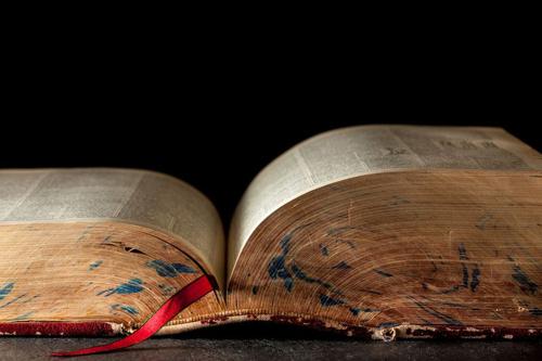 Vecchia grande bibbia