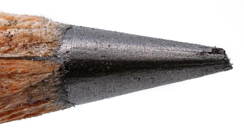 un'immagine macro che mostra la punta di una matita