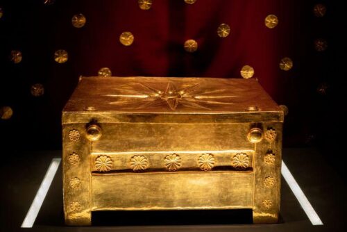 Identificati i resti della famiglia di Alessandro Magno nelle tombe di Vergina