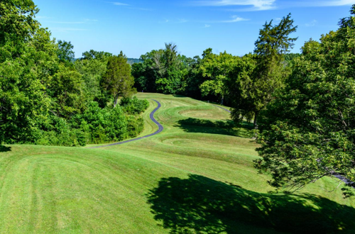 Il Grande Serpent Mound preistorico effigie degli Adena nativi americani in estate