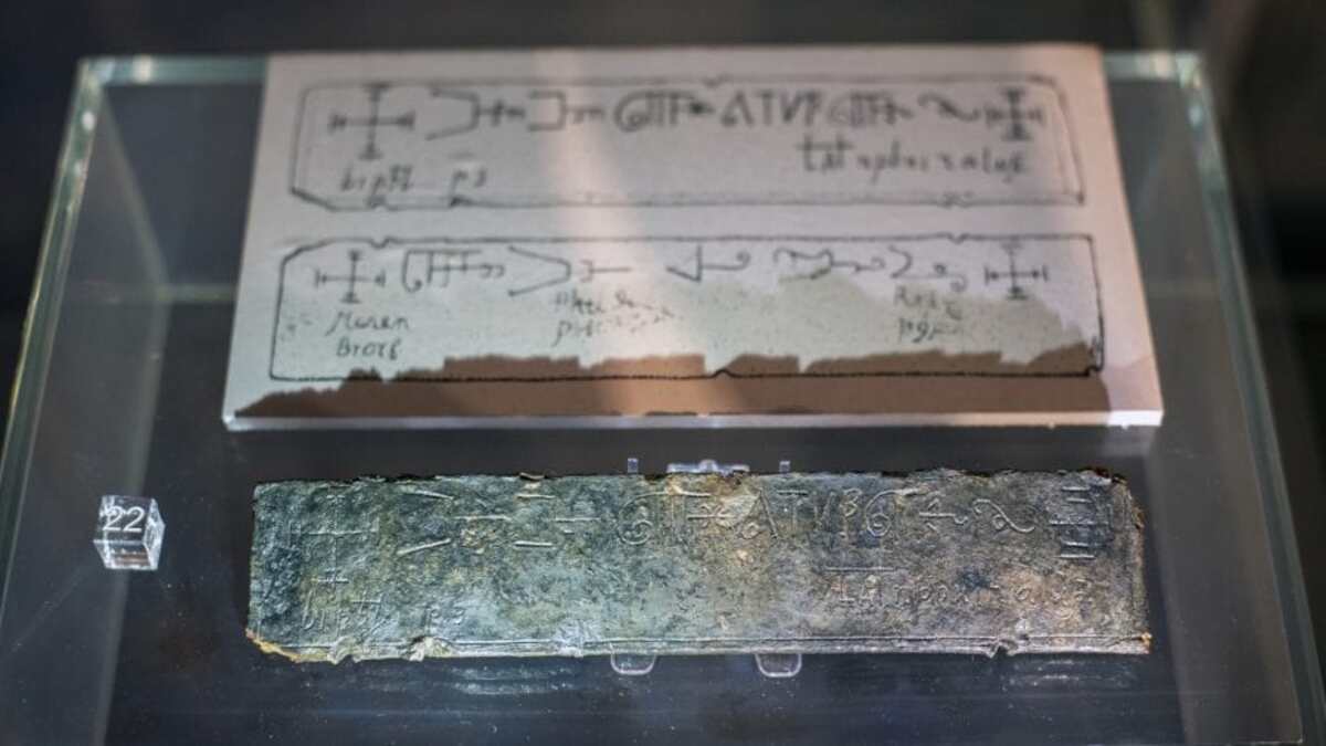 Il mistero della tavoletta di piombo con una scrittura sconosciuta del XIII-XIV secolo