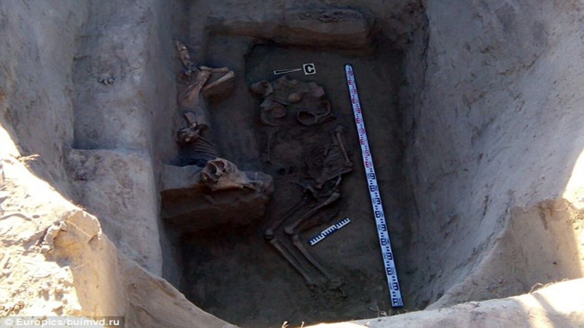 Scoperto guerriero sepolto con cavallo e spada risalente al VII secolo
