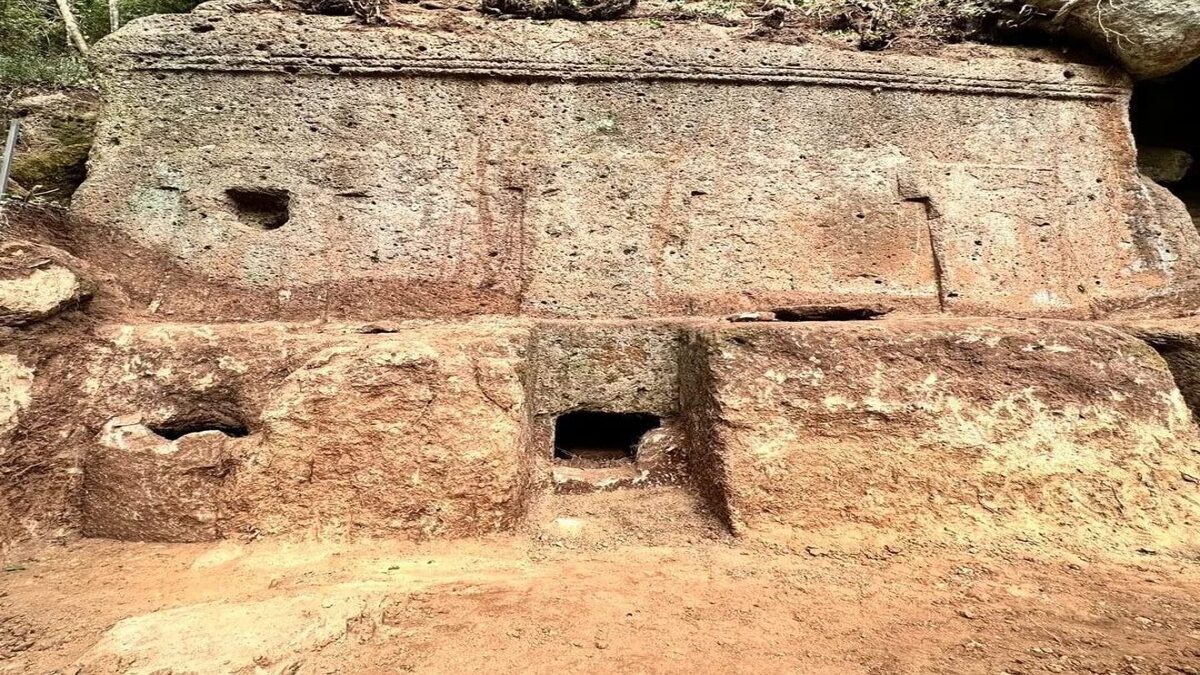Una monumentale tomba etrusca scoperta a nord di Roma