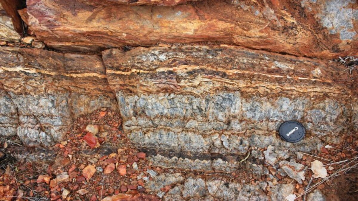 Rocks-of-the-Pilbara-Craton-Exposed-on-the-Surface-777x518-1-1.jpg