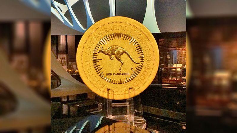 Moneta d'oro Australian Kangaroo da una tonnellata esposta presso la Perth Mint.