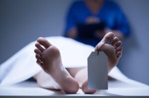 Vista orizzontale dell'identificazione di un cadavere