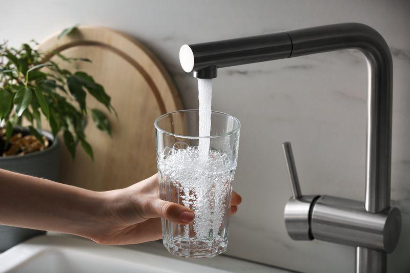 fluoride-drinking-water-m-1.jpg