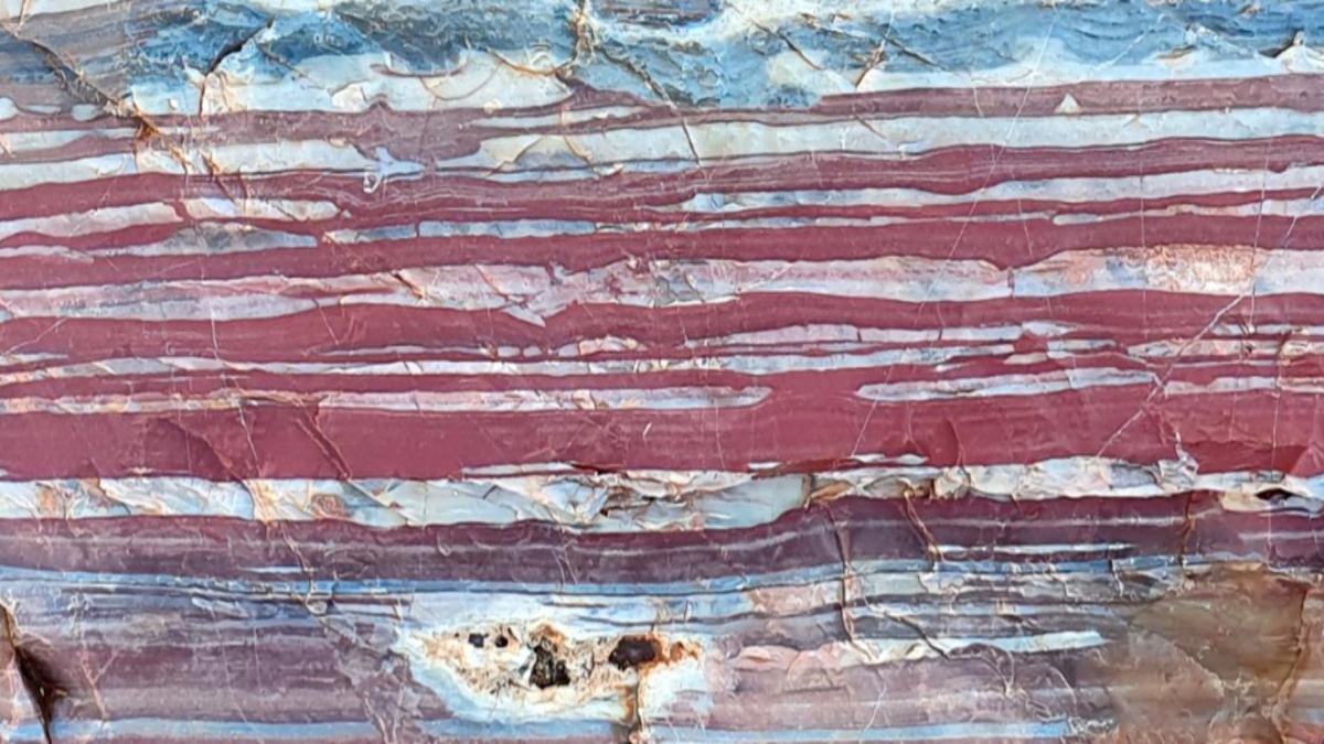 smaller_-3.46-billion-year-old-jasper-beds-from-an-outcrop-near-Marble-Bar-Pilbara-region.-Steve-Sheppard-1-1.jpg