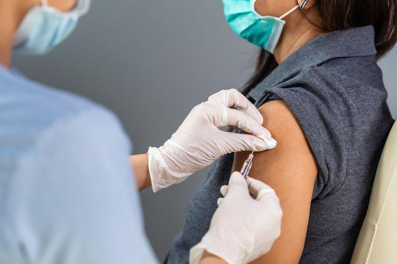 Alternare le braccia per i vaccini COVID-19 potrebbe migliorare la risposta immunitaria