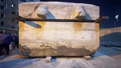 Egitto: enorme sarcofago in quarzite scoperto durante i lavori per un ospedale