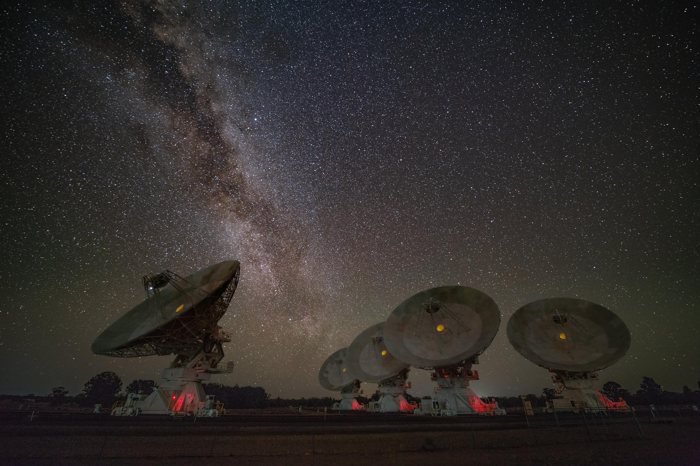 Lavori come questo richiedono di combinare telescopi agli estremi opposti dello spettro elettromagnetico, con uno di quelli rappresentato dall'Array Compatto del Telescopio Australiano, situato sul territorio dei Gomeroi, mostrato qui.
