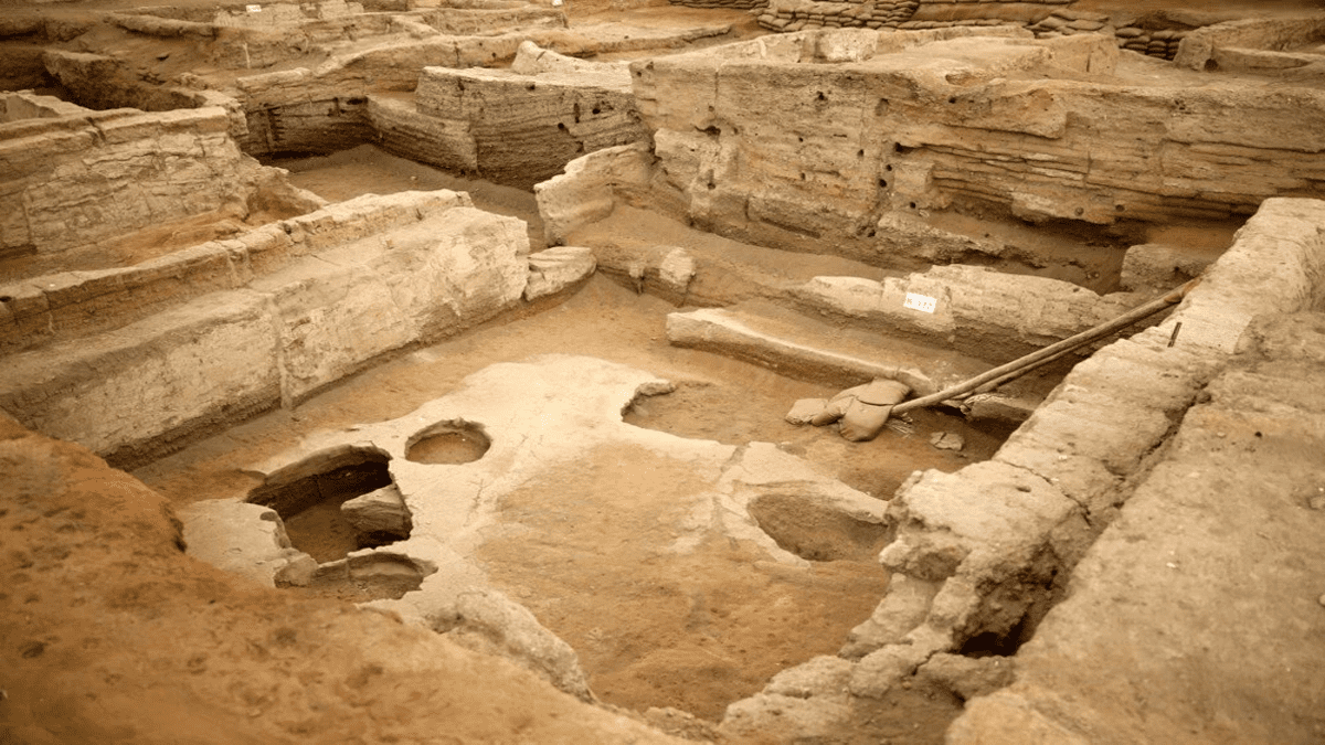 Catalhoyuk-mud-brick-house-1-1.png