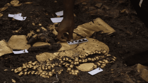 Antica tomba piena di manufatti in oro e ceramica è stata scoperta a Panama