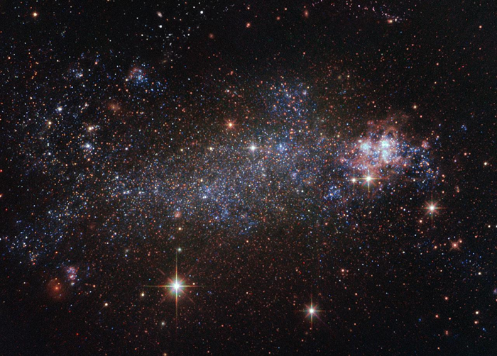 NGC 5408 è un esempio classico di una galassia irregolare, senza una forma chiara.