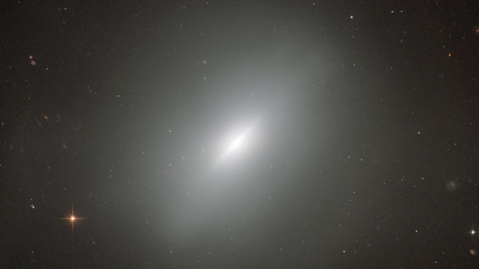 Le galassie ellittiche come la giovane NGC 3610 non producono immagini altrettanto belle, ma sono una parte importante dell'universo.