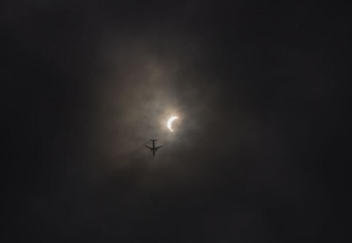 Eclissi solare con aereo