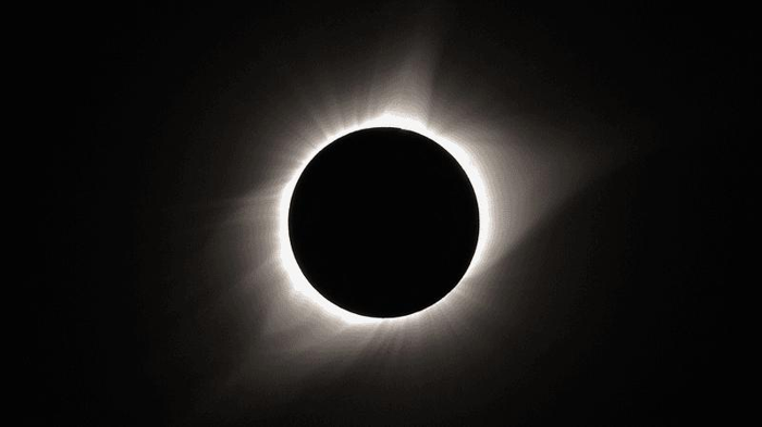Eclissi Solare Totale del 2024: Preparativi e Spettacolo