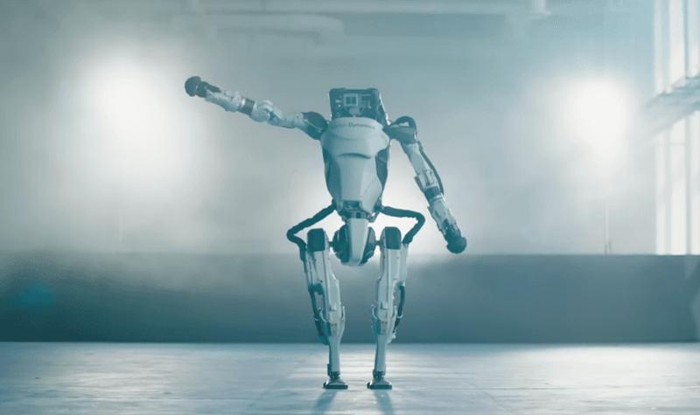 Un robot umanoide chiamato ATLAS sviluppato da Boston Dynamics
