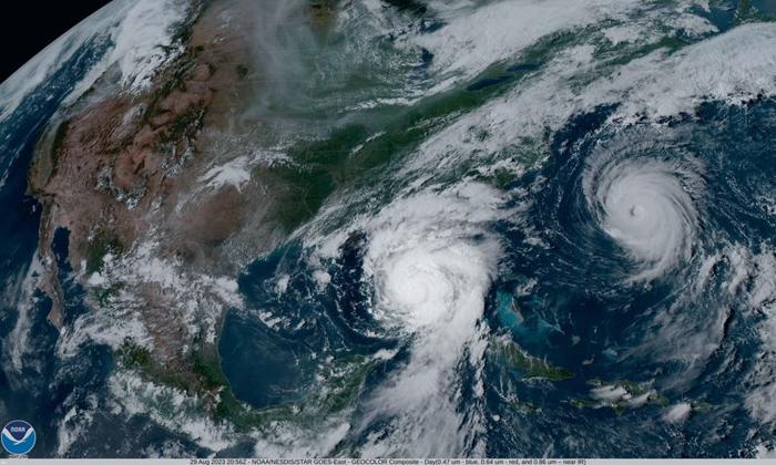 Il satellite GOES-16 della NOAA ha catturato l'uragano Idalia che si avvicinava alla costa occidentale della Florida mentre l'uragano Franklin si agitava nell'Oceano Atlantico alle 17:01 EDT del 29 agosto 2023. 
