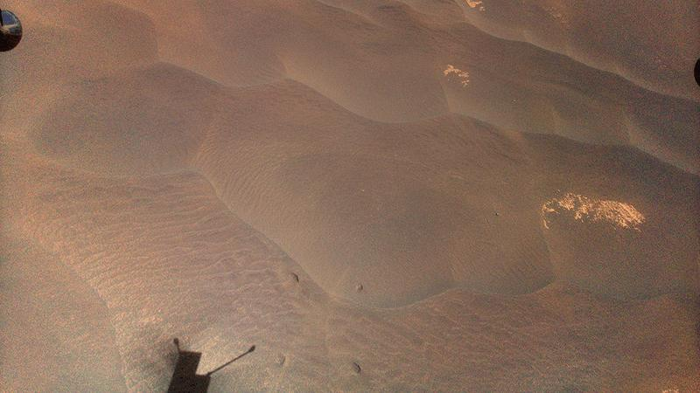 Le impronte di Ingenuity nella sabbia