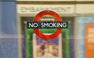 Divieto di fumo nel Regno Unito: la creazione di una generazione senza tabacco