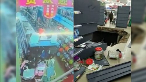 Una dolina inghiotte una donna in un centro commerciale in Cina (Video)