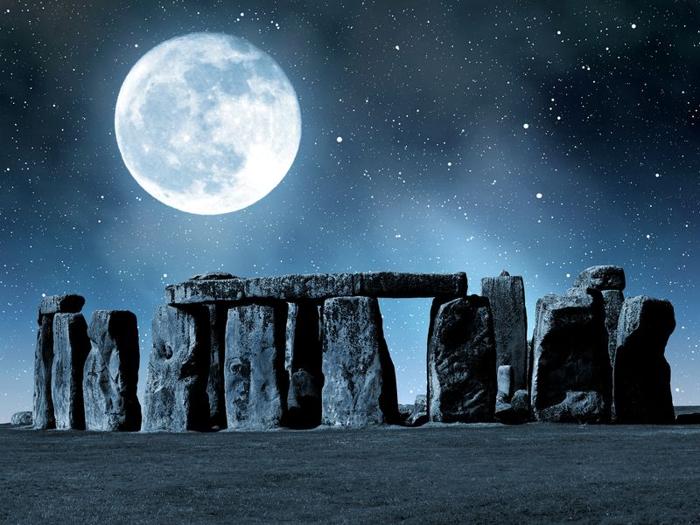 Stonehenge Moon