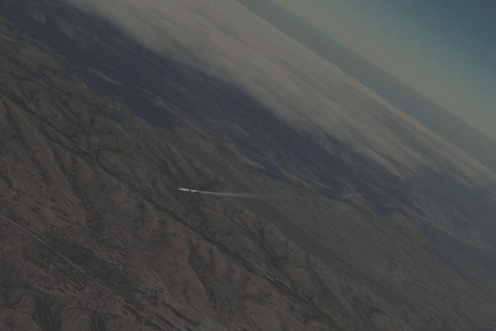 Un drone simile a un missile, creato da Venus Aerospace, che vola nel cielo per 16 chilometri (10 miglia) a velocità quasi supersonica.