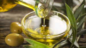 Il consumo di olio d’oliva riduce il rischio di cancro. Lo studio italiano