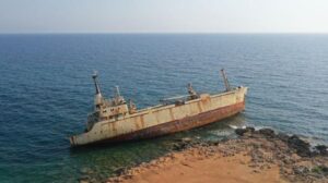 Storia del segnale di soccorso SOS: dal Titanic alle spiagge remote