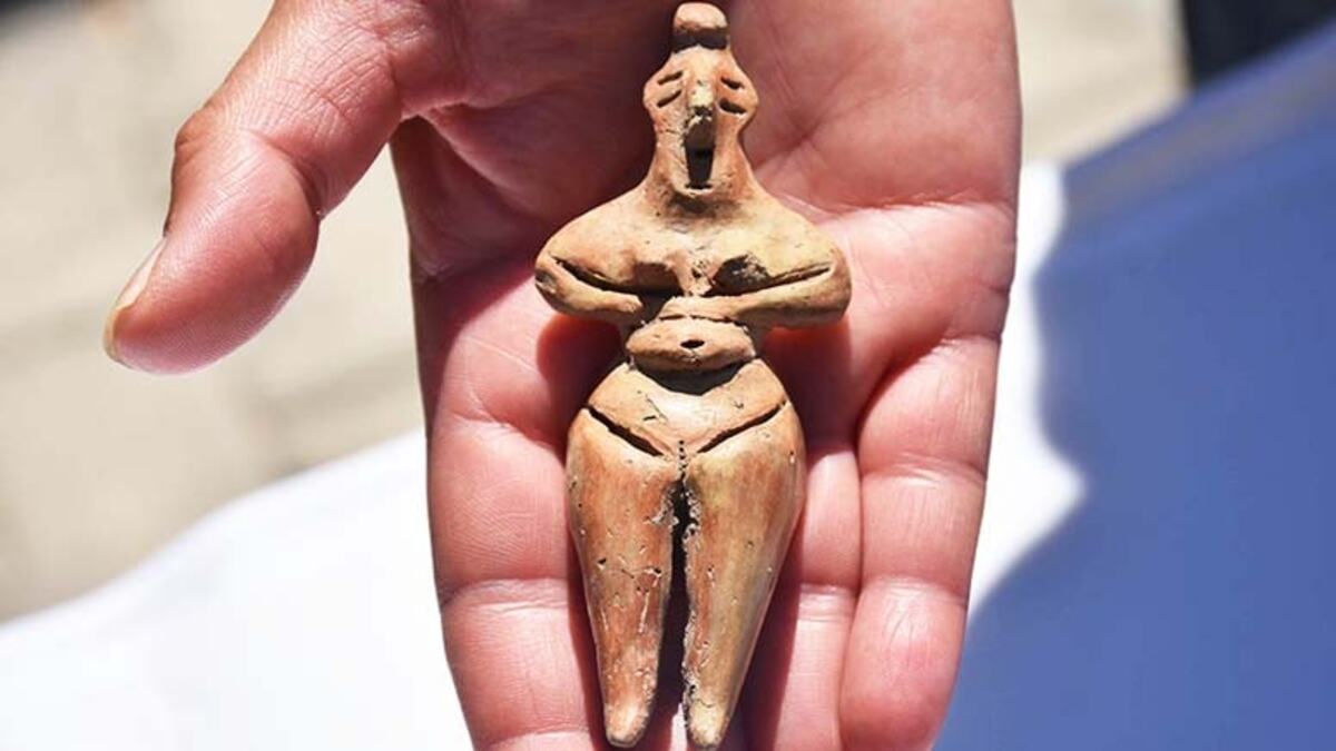 8000-year-old-female-statuette-found-in-Ulucak-Hoyuk-1-1.jpeg