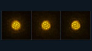 tre immagini del lato della stella una accanto all'altra. La superficie delle stelle è fatta di punti scuri e punti luminosi. La loro distribuzione cambia nelle tre immagini
