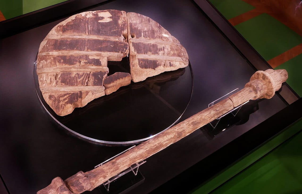 1280px-Ljubljana_Marshes_Wheel_with_axle_oldest_wooden_wheel_yet_discovered-2-1200x773-1-1.jpg