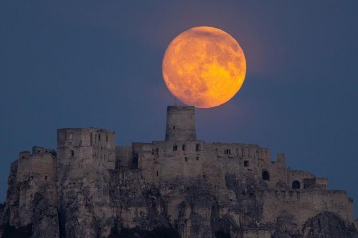 moon-m-1-1.jpg