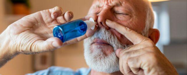 OlderManUsingANasalSpray-642x260-1-1.jpg