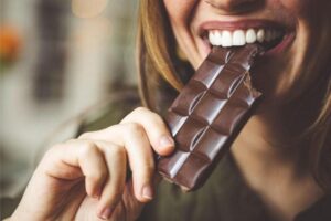 Mangiare cioccolato