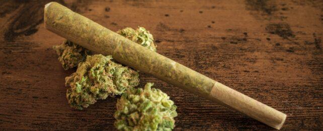 MarijuanaAndJointOnWoodenSurface-642x260-1-1.jpg