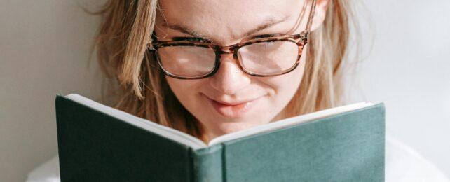 PersonWearingGlassesReading-642x260-1-1.jpg