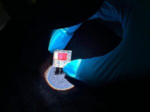 Cella Solare Con Passivazione Sotto Luce Solare Simulata