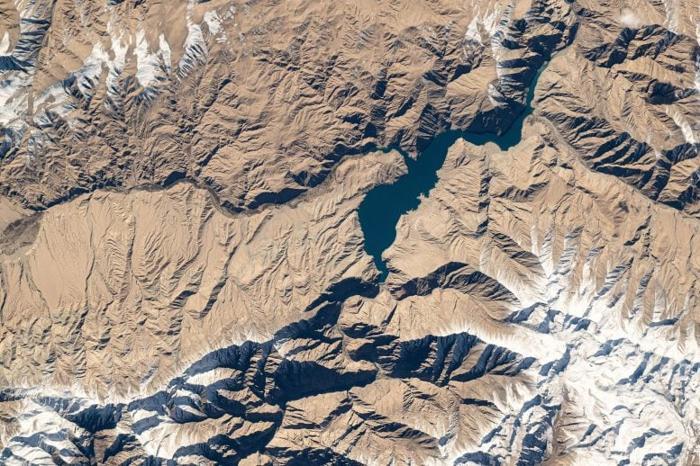 Il fiume Tashkurgan nell'ovest della Cina visto dallo spazio