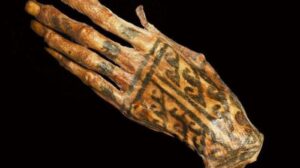 Il laser rivela tatuaggi perduti della cultura antica peruviana su mummie di 1.200 anni fa