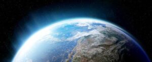 Terra con un orizzonte luminoso