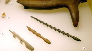 Strumenti per accendere il fuoco di 7.000 anni fa scoperti in Cina riscrivono la storia dell'umanità