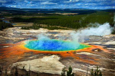La piscina Grand Prismatic nel Parco Nazionale di Yellowstone