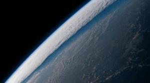 La Stazione Spaziale Internazionale orbita sopra un Pacifico nuvoloso il dominio dell'El Ni/Oscillazione Meridionale (ENSO) nell'aprile 2022.