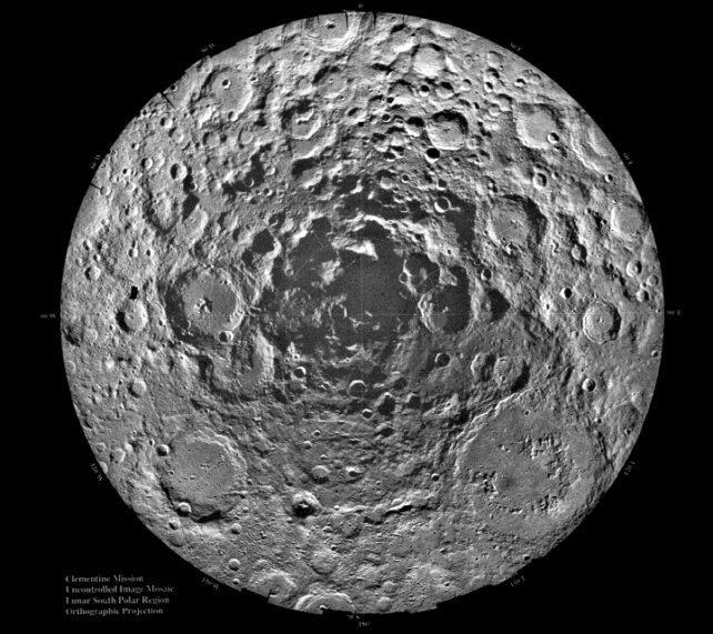 Quasi un quarto dei detriti da impatto lunare colpisce eventualmente la Terra