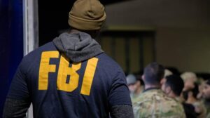 FBI cerca un culto digitale 764 costringendo gli adolescenti ad abusi, minacce di bomba e autolesionismo
