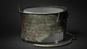 Raro secchio bizantino di 1.500 anni fa usato per contenere ossa umane nell'Inghilterra del VI secolo